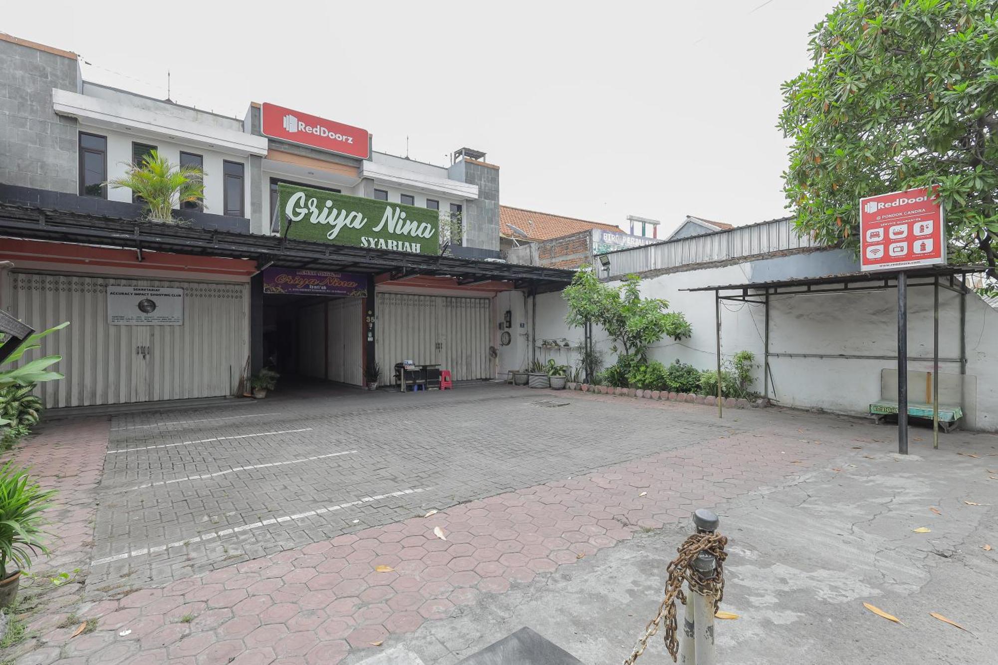 Reddoorz At Pondok Candra Surabaya Eksteriør billede