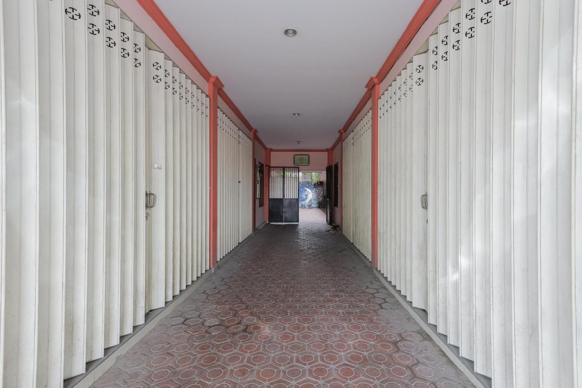 Reddoorz At Pondok Candra Surabaya Eksteriør billede