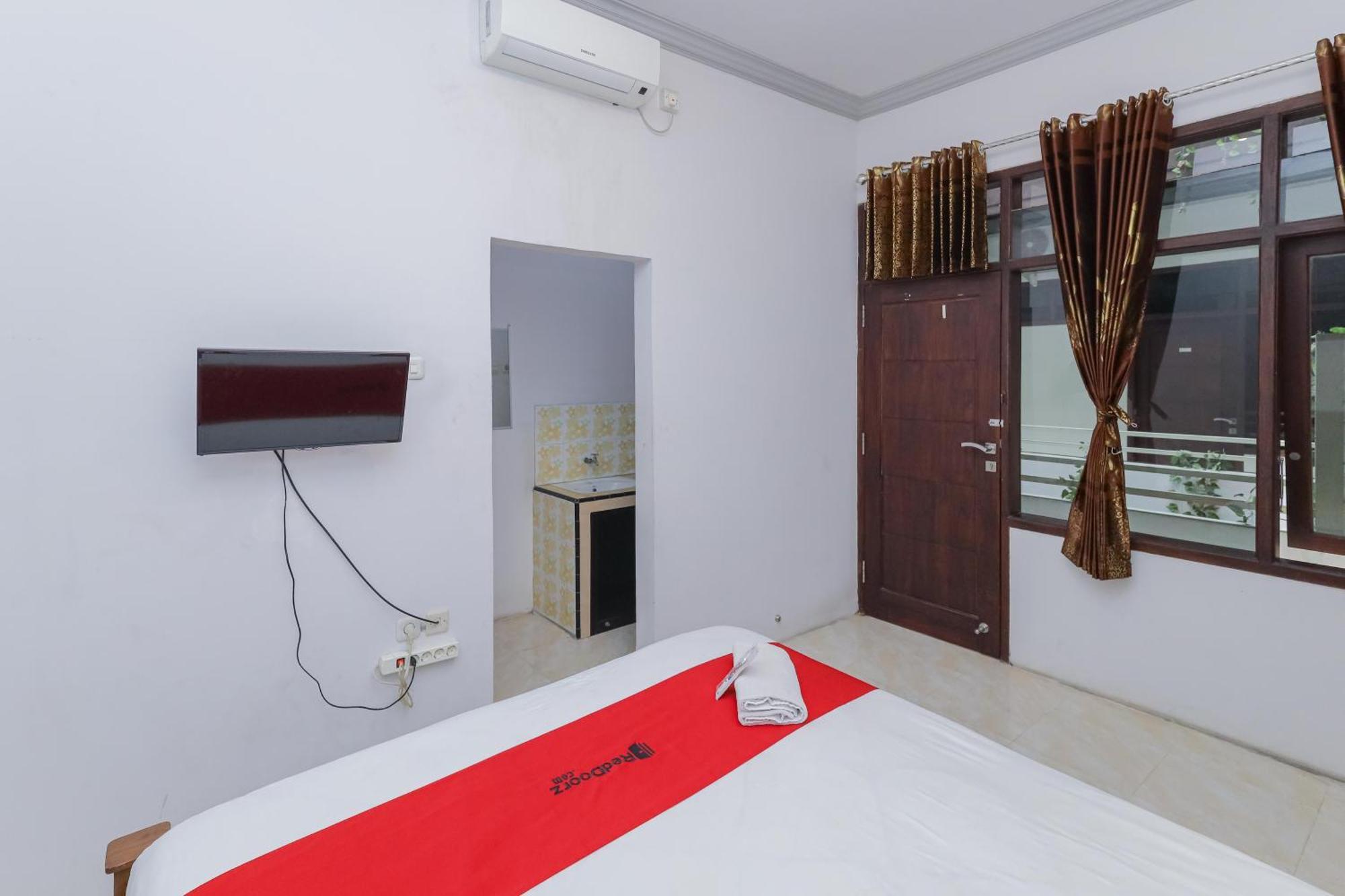 Reddoorz At Pondok Candra Surabaya Eksteriør billede