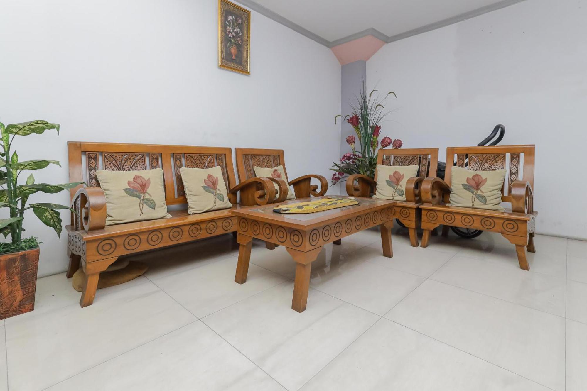 Reddoorz At Pondok Candra Surabaya Eksteriør billede